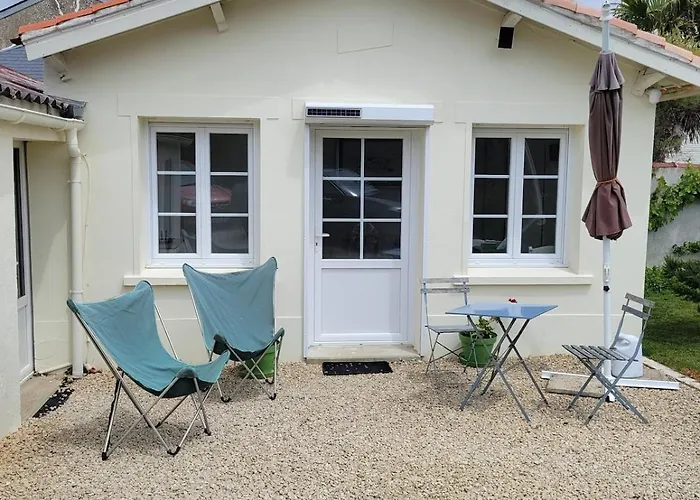 Logis Du Pey Roux Accueil Vélos * Saint-Jean-de-Monts